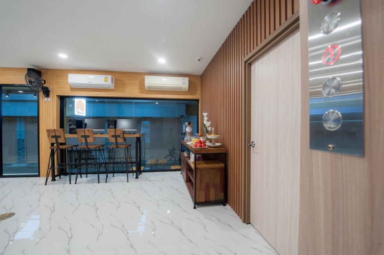 The Moon Night Hotel Bangkok Exterior foto